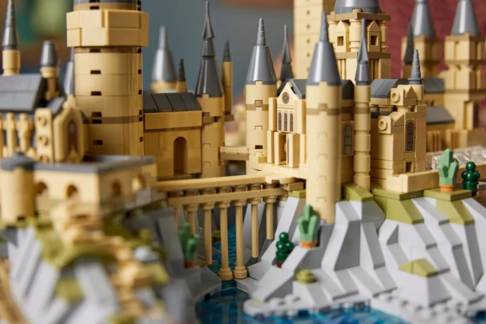 LEGO Harry Potter - Hogwarts slott och område 18+