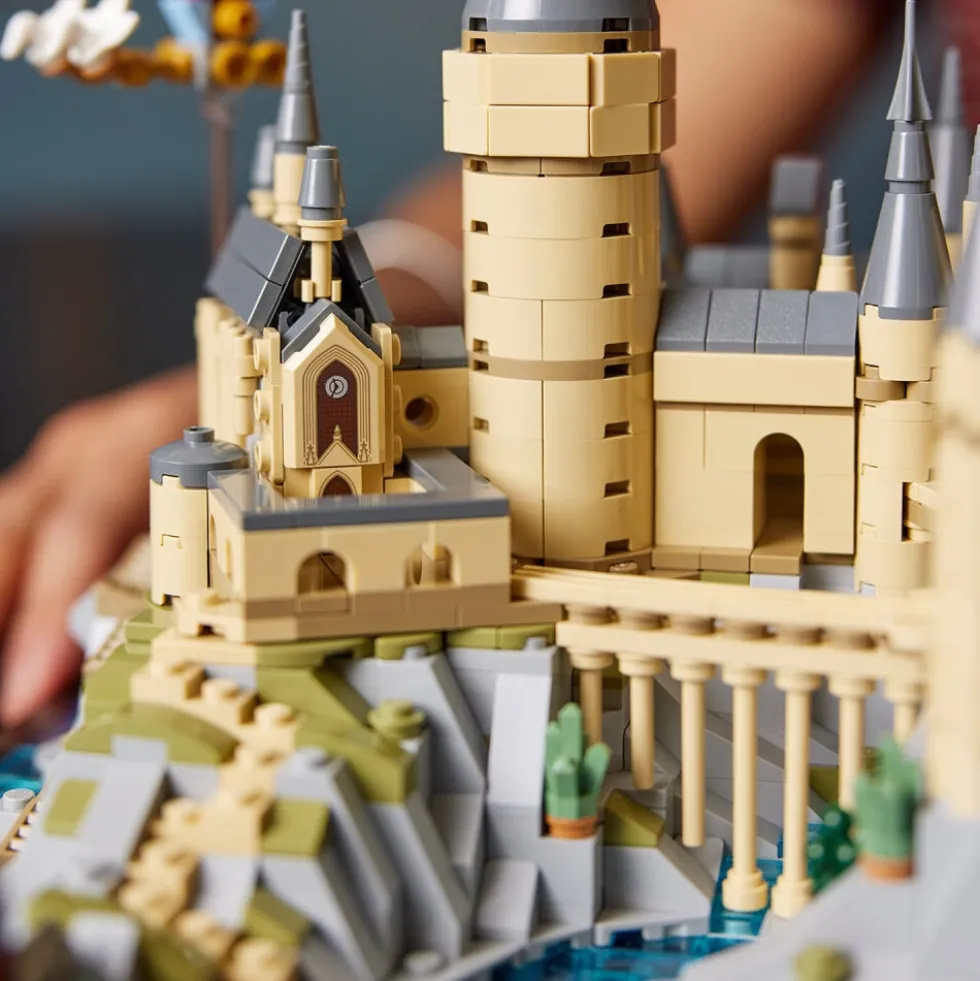 LEGO Harry Potter - Hogwarts slott och område 18+
