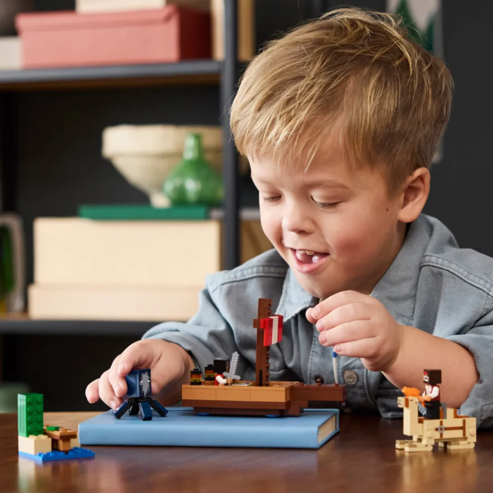 LEGO Minecraft - Piratskeppsresan 8+