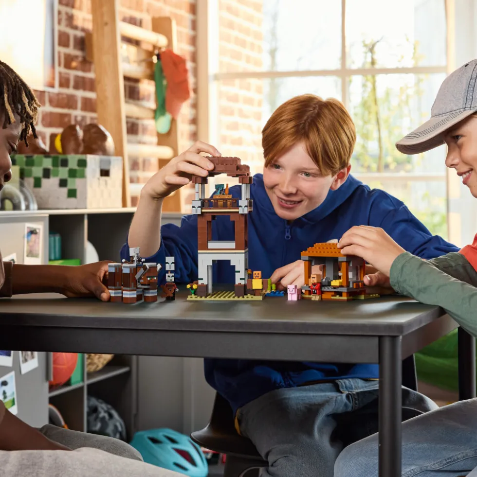LEGO Minecraft - Plundrarvakttorn och vilddjur 9+